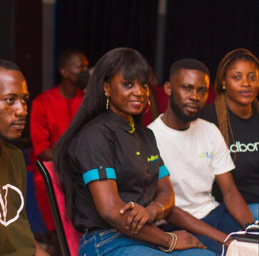 AUDIENCE SITTING